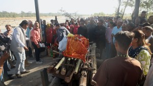 बालत्कारपछि हत्या गरिएकी अंशु गौतमको दाहासंस्कार