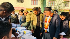 मोरङ ६ मा डा.कोइरालाले दर्ता गराए उम्मेदवारी