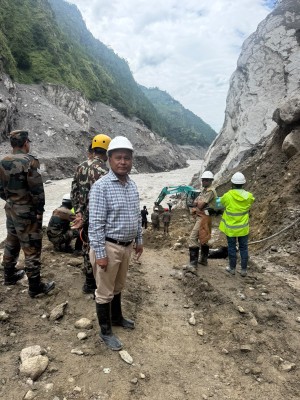 चिलिमे सुरुङमा फसेका कर्मचारीको उद्धारकार्य तीव्र