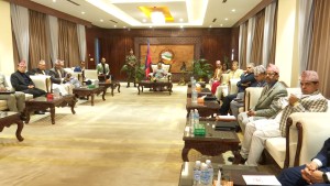 प्रधानमन्त्री कार्कीसँग  आयोग पदाधिकारीकाे छलफल