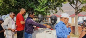 पुष्पलालको जिल्ला रामेछापमा पुष्पगुच्छा अर्पण