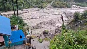 मनाङमा बाढीको वितण्डा