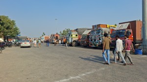 आयात–निर्यात ठप्पः वीरगञ्ज भन्सारको दैनिक ५७ करोडको राजस्व सङ्कलन शून्य