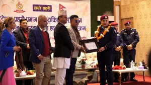 असन्तुष्टिहरुलाई ढुंगामुढाले प्रस्तुती गर्ने अभ्यास सुधार गर्न जरुरी