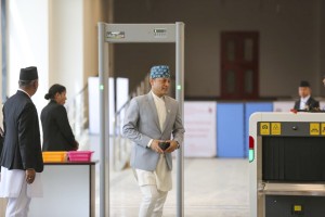 डीपी अर्यालको प्रशंसा, ‘बादल’को आलोचना