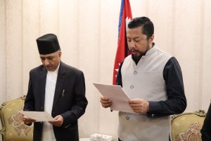 विद्युत् नियमन आयोगका नवनियुक्त पदाधिकारीले लिए शपथ