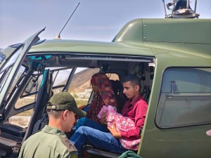 दुर्गम क्षेत्रमा जोखिममा परेका गर्भवती र सुत्केरी महिलाको हवाई उद्धार