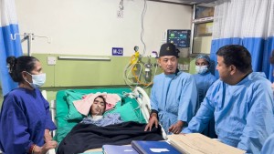 जेनजी घाइते भेट्न गृहमन्त्री गुरुङ पुगे केएमसी अस्पताल