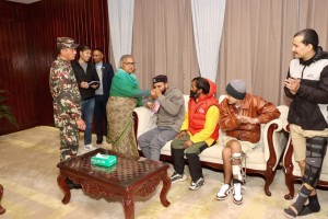 ६ बुँदे सहमतिपछि डा. निकोलस भुसाल र हरिश विष्टको अनशन टुट्यो