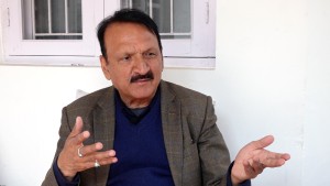 वैकल्पिक भनिएका शक्तिहरुको शिर–पुच्छर छैन, प्रतिस्पर्धा पूरानै दलसँग हुन्छ : डा.प्रकाश शरण महत