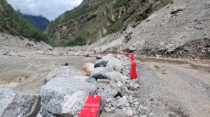चीनतर्फ मुख्य राजमार्गको अवरोध हटाइयो, जोखिम कायमै