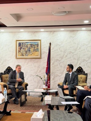 शिक्षामन्त्री पोखरेल र बेलायती राजदूत फेनबीच भेटवार्ता