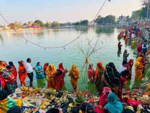 सिरहाको गोलबजारमा धुमधामका साथ चैती छठ पूजा सम्पन्न