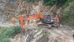 अझै सडक सञ्जालबाहिर मुगुम कार्मारोङ