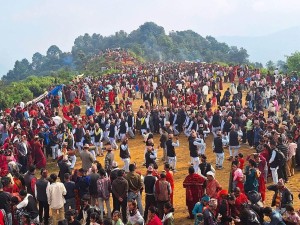 सुर्खेत र दैलेखको सीमाना टोट्नाउलामा दशैं मेला