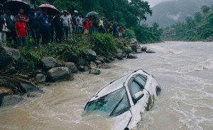 सुनकोशीमा खसेको कारका सवारको पहिचान खुल्यो