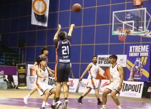 एचजेएनबीएल : सोलोविरुद्ध हाउण्ड्समो फराकिलो जित