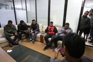 पत्रकार नवराज मैनालीलाई खोज्दै प्रहरी नयाँ पत्रिका कार्यालयमा