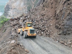 नारायणगढ–मुग्लिन सडकखण्ड दुईतर्फि अवरुद्ध