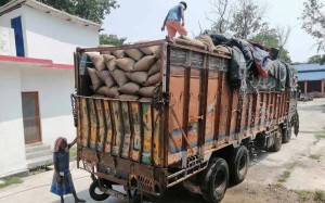 अबैध मकै, गहुँ र चिनी सहितको ट्रक नियन्त्रणमा