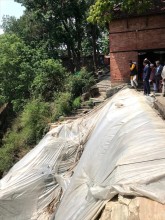 निलबाराही मन्दिर क्षेत्रको पहिरो रोकथाम आठौं हप्तामाः स्थानीयको श्रमदान, पालिकाको निष्क्रियता