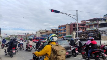 भक्तपुरको राधे राधे र थिमी चारदोबाटोमा ट्राफिक लाइट सञ्चालन (तस्बिरहरु)