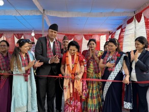 लपुमनपा–१४ को तीज व्यापार मेलामा स्थानीय उत्पादनको प्रदर्शनी र ब्यापारसहित महिला दिदी बहिनीको नाचगान (भिडियो)
