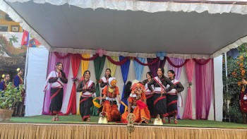 विद्यार्थीलाई कितावसँंगै अतिरिक्त क्रियाकलापमा सहभागी गराई शिक्षा दिनुपर्नेमा जोड