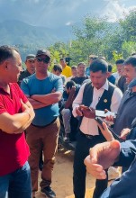 सडकमा खसेको पहिरो पन्छाउन पनि रास्वपा सांसद्को अवरोध  !