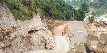 बिपी राजमार्गमा रातको समय यातायात सञ्चालनमा रोक 