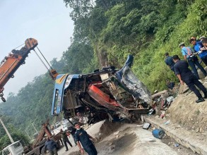 यात्रुवाहक बस दुर्घटना हुँदा ६ जनाको मृत्यु, १० जना घाइते