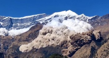 मनाङ जिल्लाको हिम्लुङ हिमालमा हिम पहिरो, एक दर्जन बढी व्यक्ति सम्पर्कविहीन
