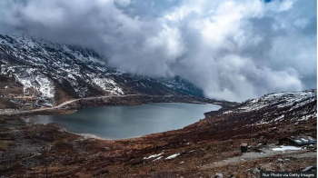 तीव्र गतिमा पग्लिँदै हिमालय
