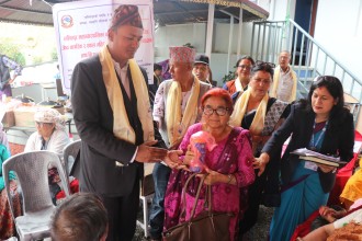 ललितपुर महानगरपालिका १४ नं. वडा कार्यालयद्धारा ज्येष्ठ नागरिक–एकल महिलालाई धार्मिक यात्रासहित निःशुल्क स्वास्थ्य शिविर (भिडियो)
