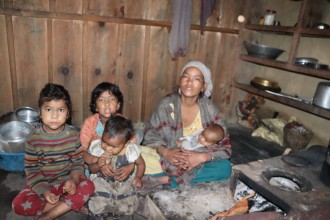 क्यान्सरले राम बहादुरको मृत्यु भएपछि चार छोरी र श्रीमतीको विजोग 