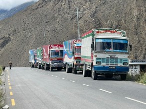 बाढीपछि कोरला नाकातर्फ १०८ कन्टेनर 