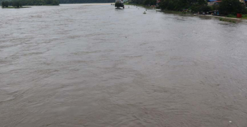नारायणीमा बाढीको उच्च जोखिम, जलसतह १३ मिटर पुग्न सक्ने चेतावनी