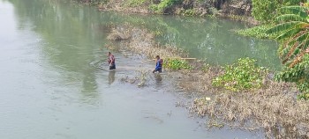 सर्लाहीमा खोलाले बगाएकी बालिका तीन दिनदेखि बेपत्ता, उद्धारमा सशस्त्रको गोताखोर टोली