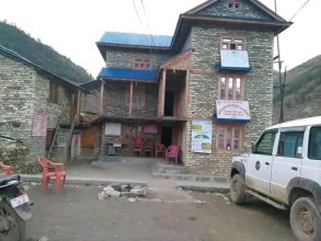 जुम्लाको पातारासी गाउँपालिकामा करार शिक्षकले लगाए ताल्चा