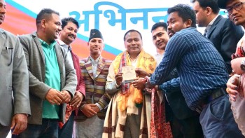 खाडी देशको भ्रमणमा रहेका कुलमानले भने, ‘म कुनै पार्टीको झन्डा लिएर आएको होइन्’