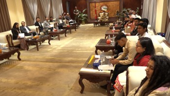 बालुवाटारमा जेनजीसहित त्रिपक्षीय बैठक 