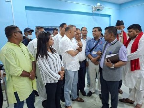 हैजाका बिरामीको स्वास्थ्य बुझ्न महामन्त्री थापा नारायणी अस्पतालमा