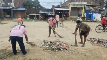 हाटबजारमा सरसफाइ अभियानमा स्थानीय युवाको सक्रियता 