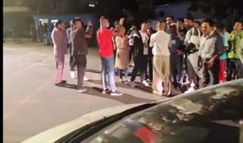 ‘प्रधानमन्त्री राजीनामा दे’ भन्दै मध्यरातमा बालुवाटारमा प्रदर्शन