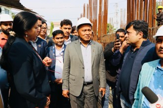 मन्त्री घिसिङबाट निर्माणाधीन कोशी अस्पताल भवनको निरीक्षण