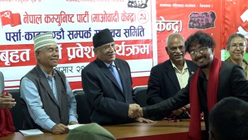 बाबा पाख्रिनलाई पार्टीमा स्वागत गर्दै प्रचण्डले भने, 'पर्सामा विजय यात्रा सुरु भयो'