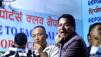 सुदन गुरूङको पत्रकार सम्मेलनमा कुटाकुट