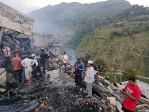 बाजुराको बाम्का बजारमा भीषण आगलागी,  आठ करोड ७७ लाख बढीको क्षति