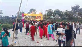 हेटौँडामा सूर्यलाई अघ्र्य दिएर छठ पूजा सुरु