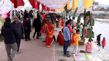 प्रधानन्यायाधीश राउतद्धारा थापाथलिमा छठीमाईको पूजा 